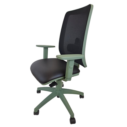 Sedia Ufficio Ergonomica Verde Salvia, Poltrona Scrivania con Supporto Lombare X-Flow, Braccioli Regolabili, Seduta in Eco-Pelle e Schienale Traspirante, Design Moderno Bio-Style.