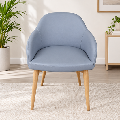 Poltrona Carol – Poltroncina Imbottita con Gambe in Legno